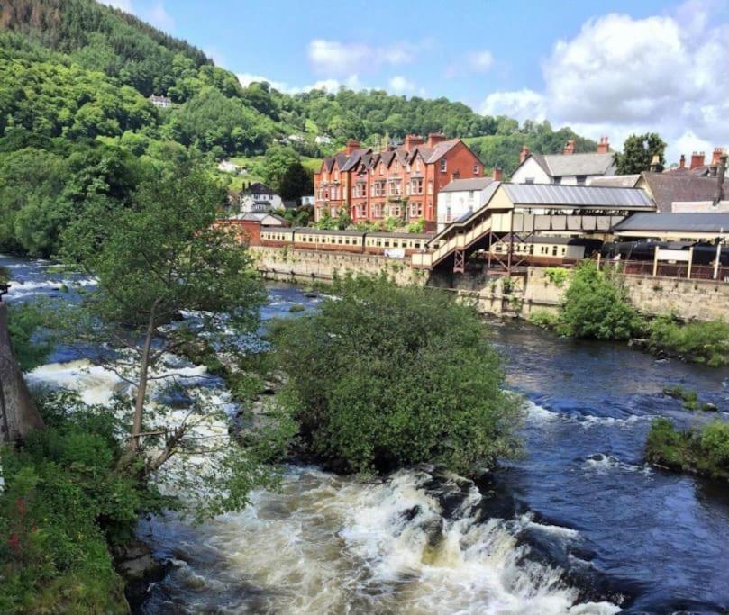 Bed and Breakfast The Old Coach House Llangollen Exterior foto
